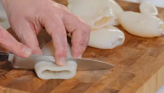 Шашлык из лосося, креветок и кальмаров - рецепт от Константина Ивлева