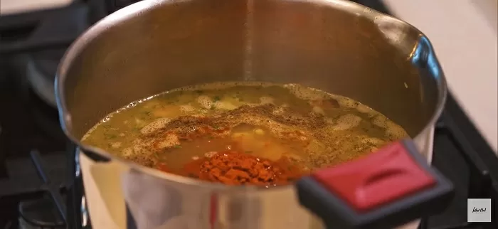 Чечевичный суп с копченостями - рецепт от Константина Ивлева