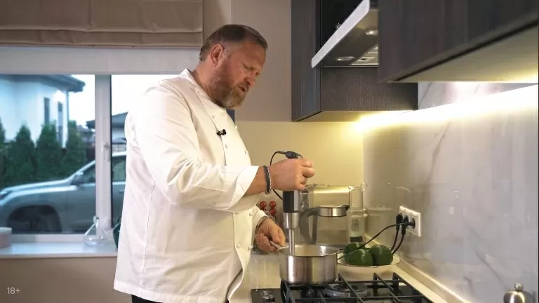 Тыквеннный крем-суп с креветками - рецепт от Константина Ивлева