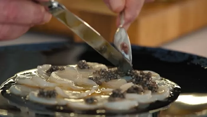 Морской гребешок с черной икрой - рецепт от Константина Ивлева