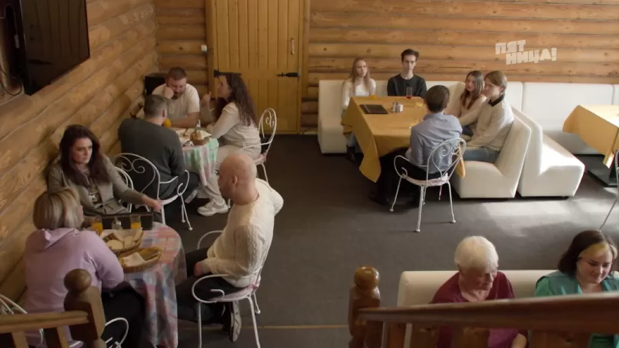 Справилось ли заведение Русская деревня с полной посадкой?