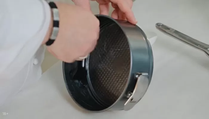 Пирог с грушей и миндалем - рецепт от Константина Ивлева