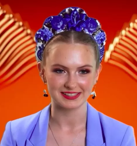 Александра Рогова — Студентка, участник шоу «Полная посадка Молодые ножи» с Ивлевым Александра Рогова — участник шоу «Полная посадка Молодые ножи» с Ивлевым