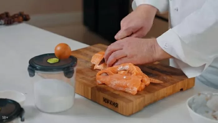 Шашлык из лосося, креветок и кальмаров - рецепт от Константина Ивлева