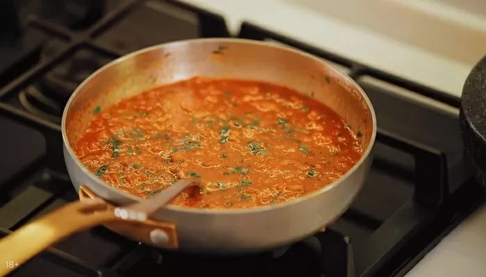 Запеченные баклажаны с фаршем - рецепт от Константина Ивлева