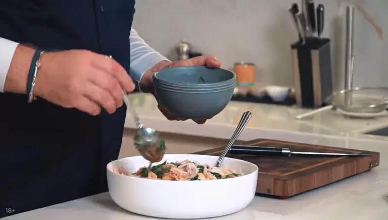Паназиатский салат из копченой курицы - рецепт от Константина Ивлева