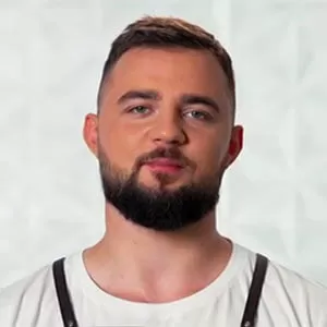 Александр Токкер — , участник шоу «Молодые ножи» с Ивлевым Александр Токкер — участник шоу «Молодые ножи» с Ивлевым