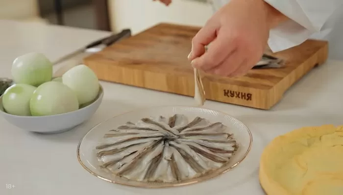 Пирог с мойвой - рецепт от Константина Ивлева