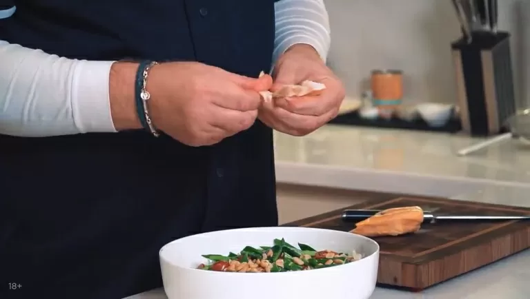 Паназиатский салат из копченой курицы - рецепт от Константина Ивлева