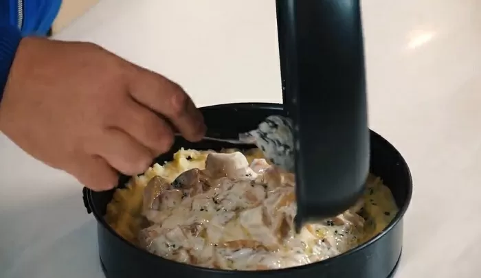 Картофельный пирог с грибами  - рецепт от Константина Ивлева
