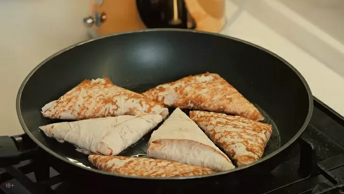 Хрустящие пирожки из лаваша - рецепт от Константина Ивлева