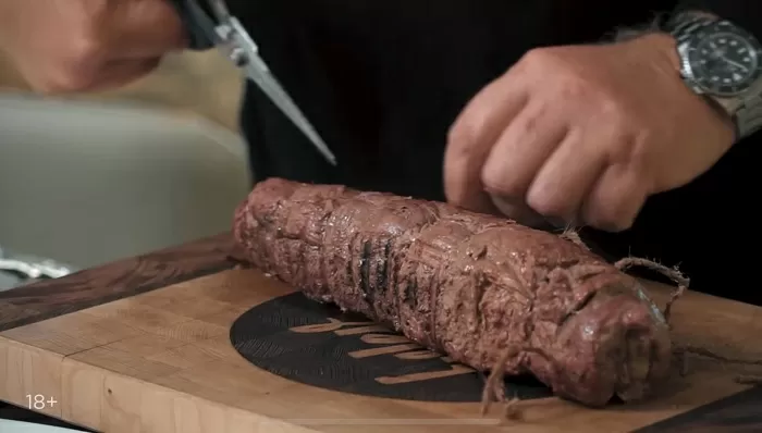 Мясной рулет с грибами - рецепт от Константина Ивлева