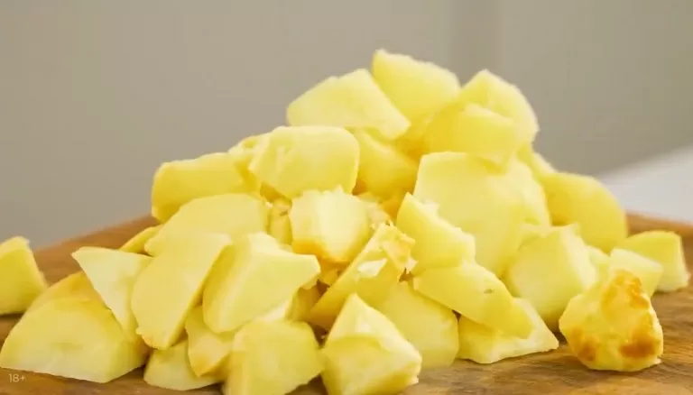 Картофельный пирог с сыром и копченостями - рецепт от Константина Ивлева