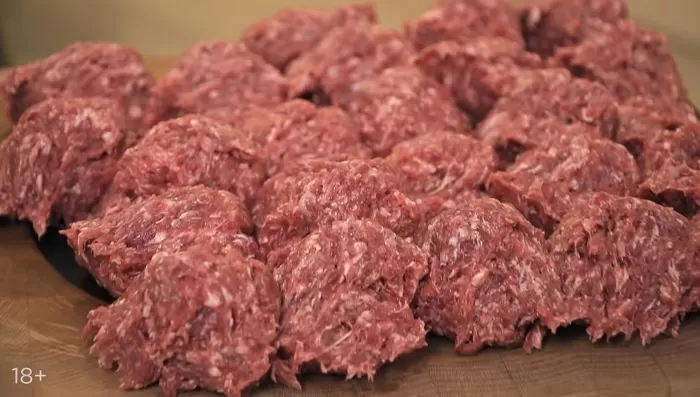 Тефтели в томатном соусе с сыром моцарелла - рецепт от Константина Ивлева