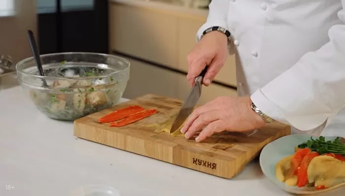 Шашлычки из креветок, печеного перца и деревенского хлеба - рецепт от Константина Ивлева