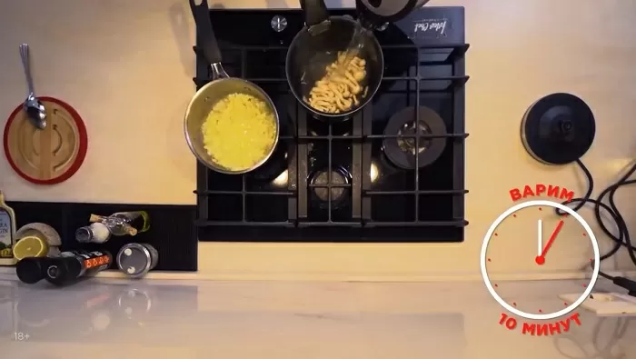 Капустно-картофельные котлеты с грибным соусом - рецепт от Константина Ивлева