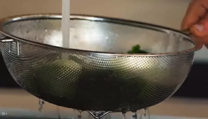 Капуста пак-чой с тофу и арахисом - рецепт от Константина Ивлева