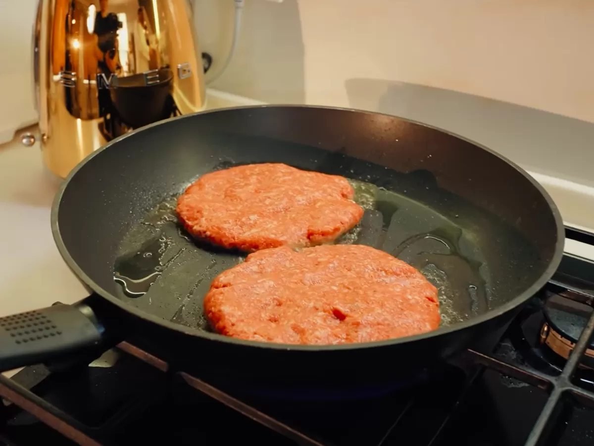 Бургер на греческий манер - рецепт от Константина Ивлева