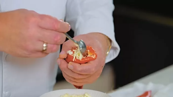 Шницель из перца рамиро с соусом песто - рецепт от Константина Ивлева