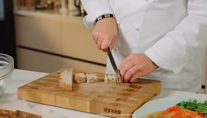 Шашлычки из креветок, печеного перца и деревенского хлеба - рецепт от Константина Ивлева