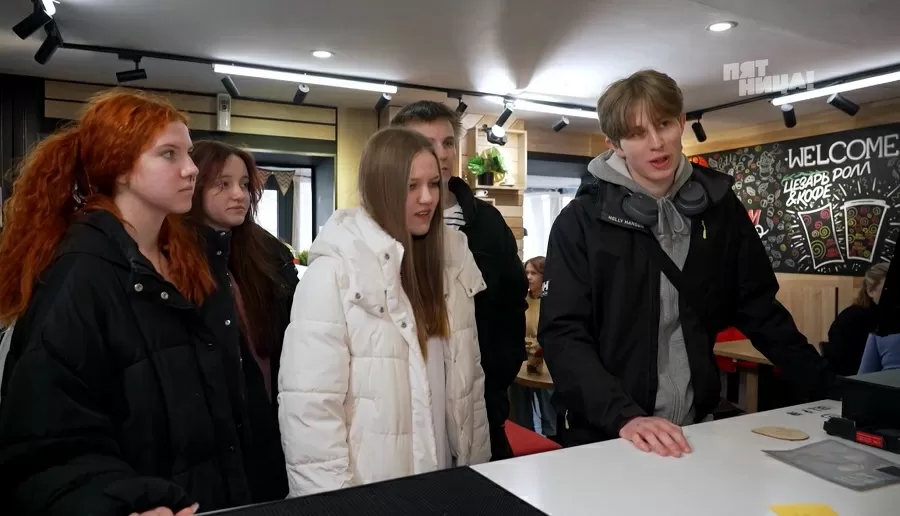 Справилось ли заведение Roll Поинт с полной посадкой?