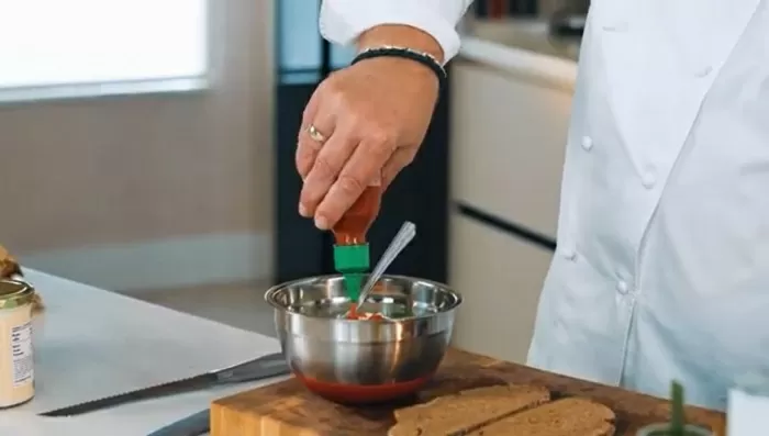 Сэндвич с лососем и авокадо - рецепт от Константина Ивлева