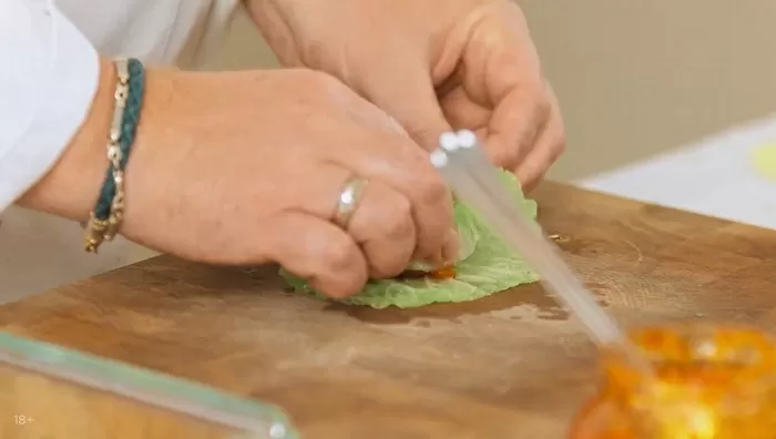 Мини-голубцы с фасолью - рецепт от Константина Ивлева