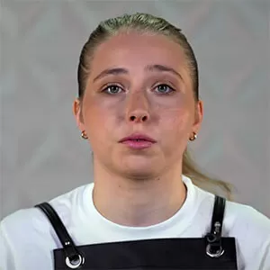 Софья Погосян — , участник шоу «Молодые ножи» с Ивлевым Софья Погосян — участник шоу «Молодые ножи» с Ивлевым