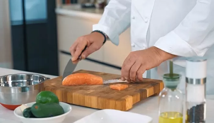 Сэндвич с лососем и авокадо - рецепт от Константина Ивлева