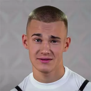 Валерий Гагарин — , участник шоу «Молодые ножи» с Ивлевым Валерий Гагарин — участник шоу «Молодые ножи» с Ивлевым