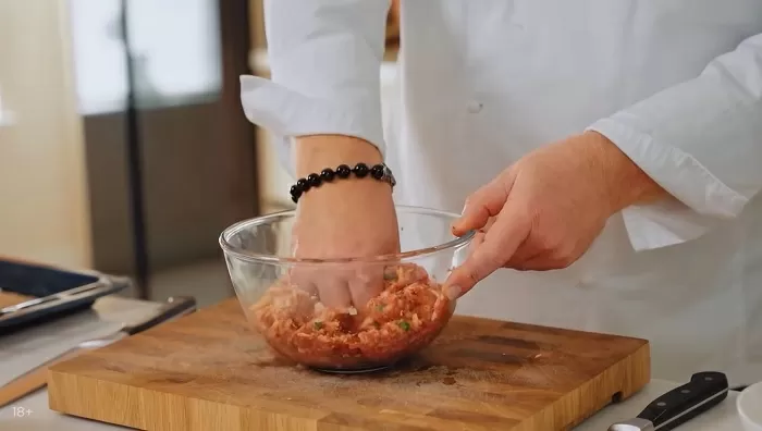 Запеченные баклажаны с фаршем - рецепт от Константина Ивлева