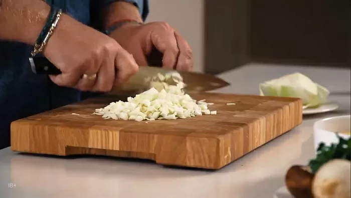 Капустно-картофельные котлеты с грибным соусом - рецепт от Константина Ивлева