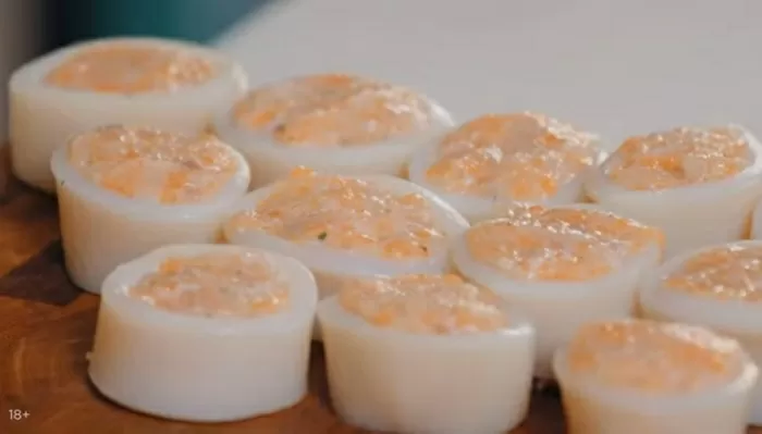 Шашлык из лосося, креветок и кальмаров - рецепт от Константина Ивлева