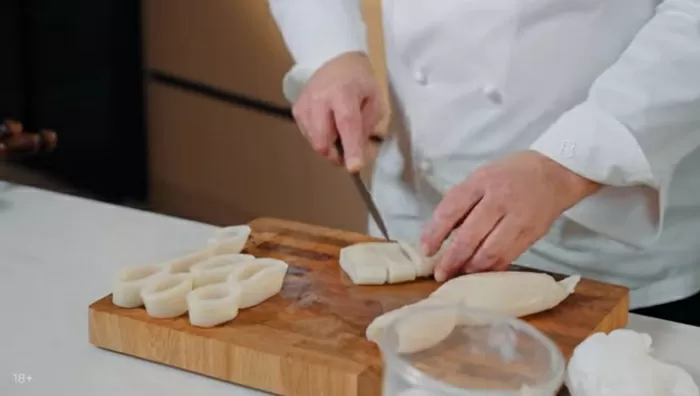 Шашлык из лосося, креветок и кальмаров - рецепт от Константина Ивлева