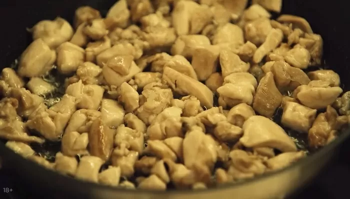 Пирог с курицей, сыром и томатами - рецепт от Константина Ивлева