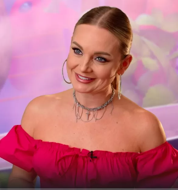 Анастасия Крайнова — Певица, участник шоу «Битва шефов. Звёзды» с Ивлевым Анастасия Крайнова — участник шоу «Битва шефов. Звёзды» с Ивлевым