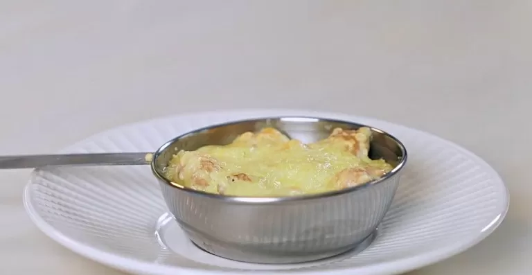 Жюльен с грибами и сыром - рецепт от Константина Ивлева