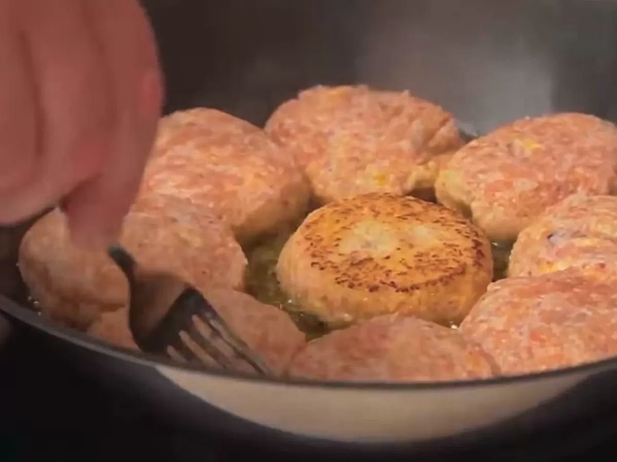 Крабовые котлеты - рецепт от Константина Ивлева