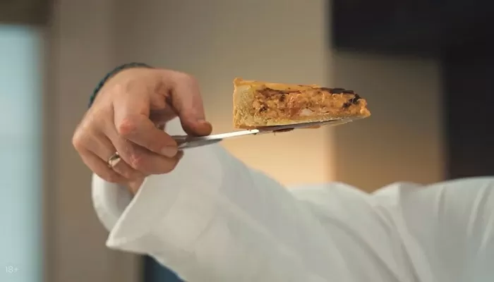 Пирог с курицей, сыром и томатами - рецепт от Константина Ивлева