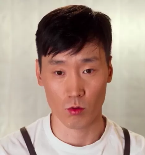 Петр Аммосов — Повар, участник шоу «Молодые ножи» с Ивлевым Петр Аммосов — участник шоу «Молодые ножи» с Ивлевым