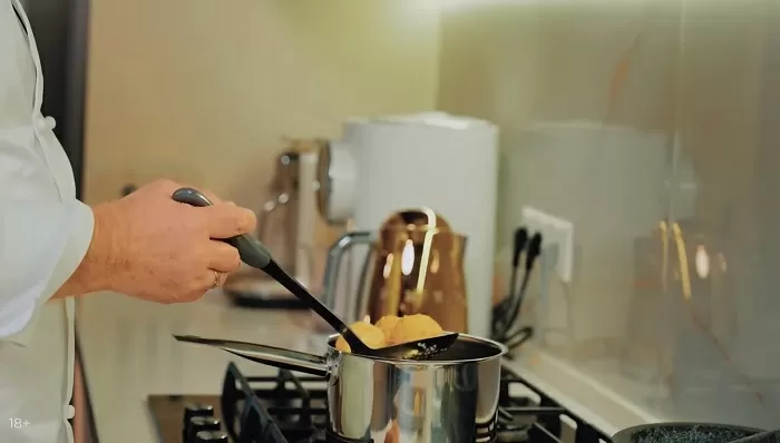 Крокеты с рисом и крабом - рецепт от Константина Ивлева