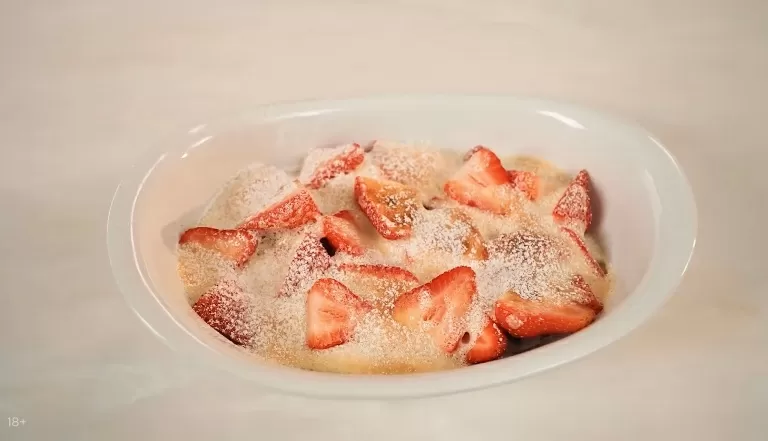 Клубника под соусом сабайон - рецепт от Константина Ивлева