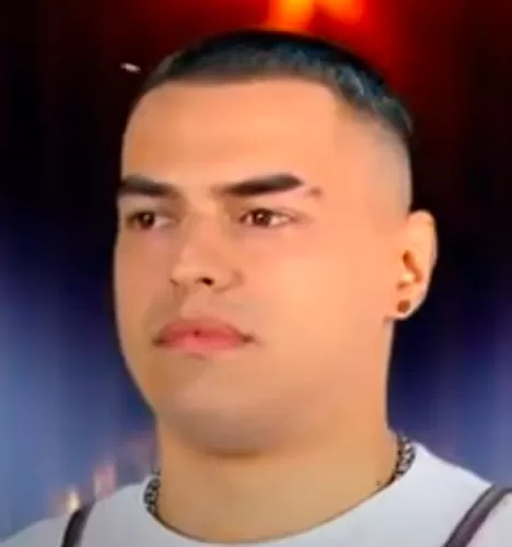 Роман Харитонов — Су-шеф, участник шоу «Молодые ножи» с Ивлевым Роман Харитонов — участник шоу «Молодые ножи» с Ивлевым