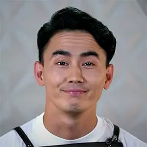 Азиз Даужанов — , участник шоу «Молодые ножи» с Ивлевым Азиз Даужанов — участник шоу «Молодые ножи» с Ивлевым