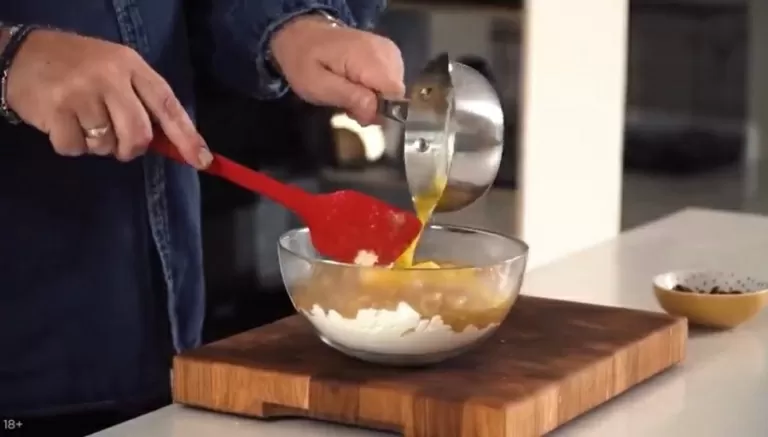 Рафаэлло из бананового бурфи - рецепт от Константина Ивлева