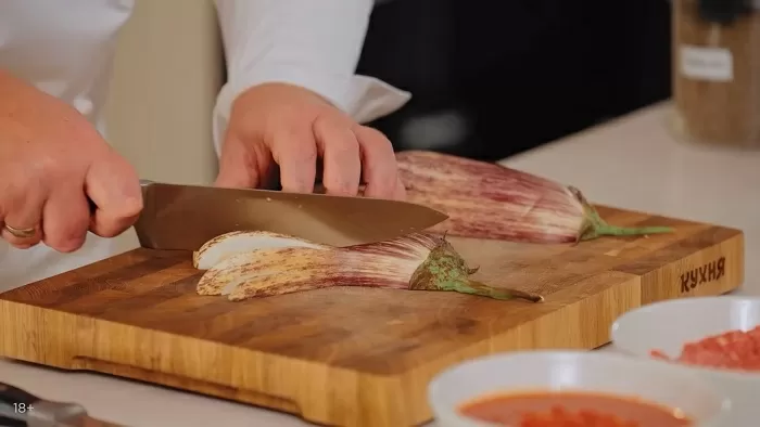 Запеченные баклажаны с фаршем - рецепт от Константина Ивлева