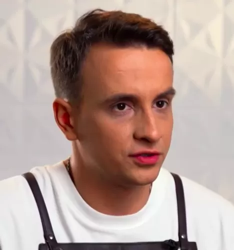 Никита Камбаров — , участник шоу «Молодые ножи» с Ивлевым Никита Камбаров — участник шоу «Молодые ножи» с Ивлевым