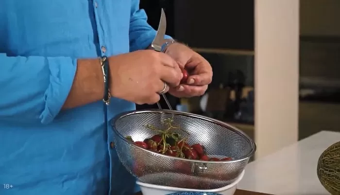 Шоколадное и йогуртовое фондю - рецепт от Константина Ивлева