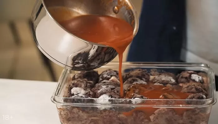 Тефтели в томатном соусе с сыром моцарелла - рецепт от Константина Ивлева