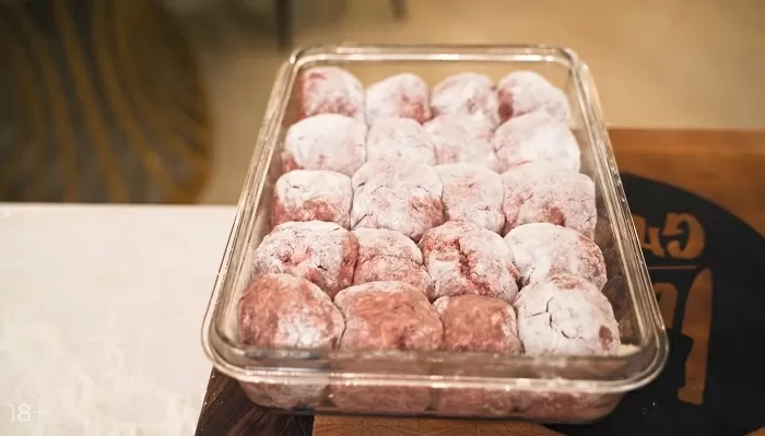 Тефтели в томатном соусе с сыром моцарелла - рецепт от Константина Ивлева